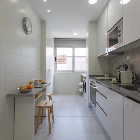Trindade Family W/ Parking Place Apartment Porto